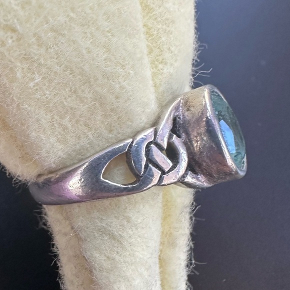 Vintage Sterling Silver 925 Blue Topaz Ring Size 7.5 Celtic Band Bezel Set Oval - Picture 9 of 9